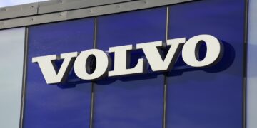Volvo and Huntington announced positive financial performance in the equipment finance sector.