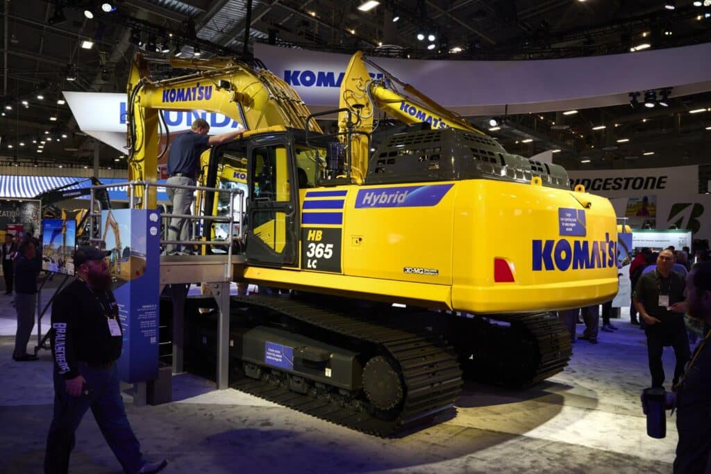 A Komatsu HB365LC hybrid excavator during the ConExpo-Con/Agg tradeshow in Las Vegas, Nevada, US, on Wednesday, March 15, 2023. As electric SUVs and sedans roll onto American highways, diesel still reigns supreme on US construction sites. But walk around the industrys largest trade conference in Last Vegas this week, and the first signs of battery power have finally arrived.