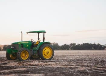 Farmers conservative on purchasing as sentiment holds steady