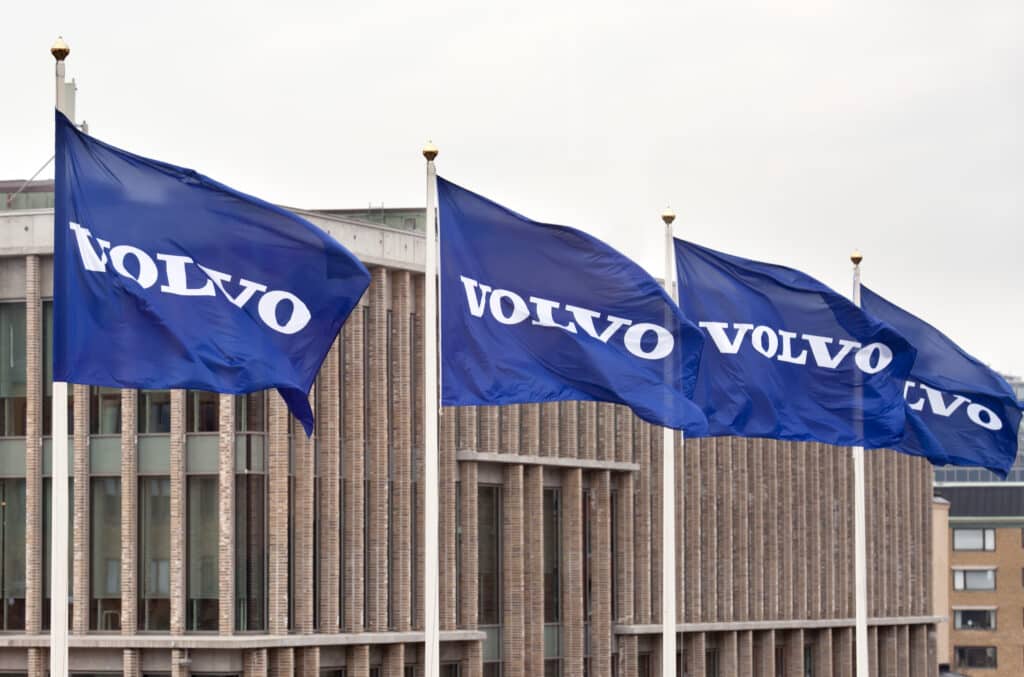 Volvo, Renault launch commercial vehicle joint venture