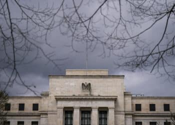 Fed Says More Banks Tightened Loan Standards to Start 2024