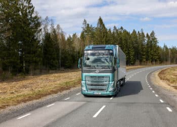 Peterbilt dealer earns EV service certification