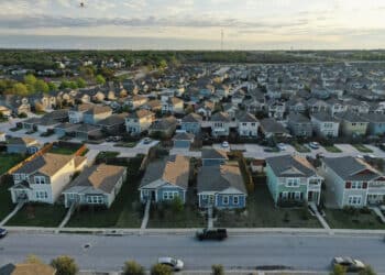 Core US inflation picks up, damping odds of outsize Fed cut