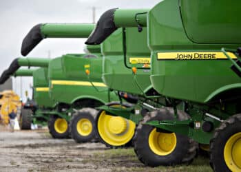 Deere & Co. John Deere combine harvesters sit on display during the Farm Progress Show in Boone, Iowa, U.S., on Tuesday, Aug. 28, 2018. The show, sponsored by Farm Progress Co. and owned by Penton Media, is billed as the largest outdoor farm show in the U.S.