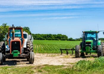 Farm equipment values dip again ahead of yearend buying