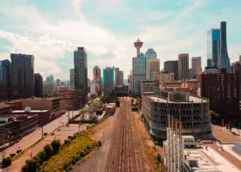 A growing number of brokers are looking to seize the opportunity to capitalize on growing demand in the equipment and equipment finance industry. 