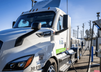 Electrada, Duke Energy partner with Daimler to electrify fleets