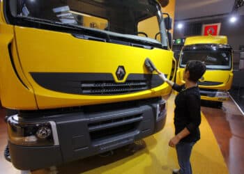 Renault Trucks expands EV lineup