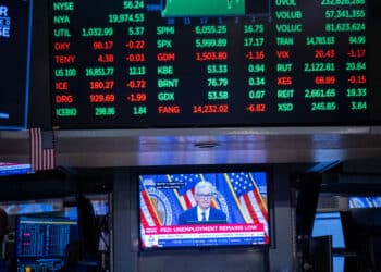 Fed holds interest rates, points to slowing economic activity