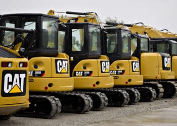 Caterpillar Inc. excavators sit on display at the Altorfer CAT dealership in Bettendorf, Iowa, U.S., on Friday, Oct. 19, 2012. Caterpillar Inc., the world's biggest construction and mining equipment maker, is scheduled to report quarterly earnings on Oct. 22.