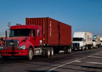Trump Says US Tariffs on Heavy Truck Imports to Begin Nov. 1