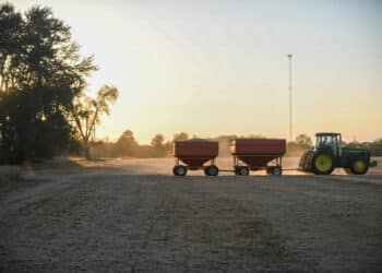 Carts of harvested soybeans are driven to a grain bin in Trenton, Missouri, US, on Thursday, Oct. 9, 2025. Soybean futures plunged, extending earlier losses, after US President Donald Trump threatened additional tariffs on Chinas goods and said there was no reason to meet with Chinese President Xi Jingping.