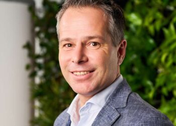 DLL names van den Heuvel COO