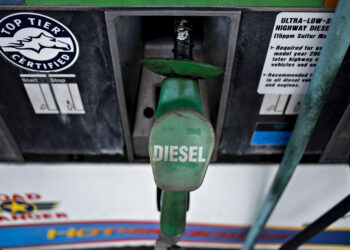 US retail diesel hits record as Hormuz, Russia crises stretch on