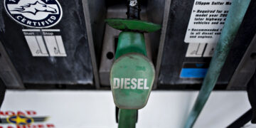 US retail diesel hits record as Hormuz, Russia crises stretch on