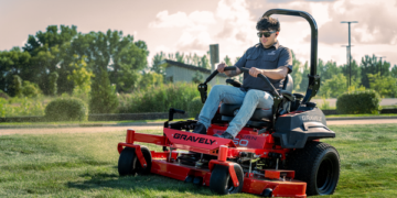 Gravely-Pro-Turn-200-ADG00957-600x400-9801ebf