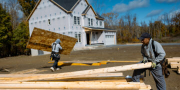 US homebuilder sentiment drops to 14-year low on weak sales