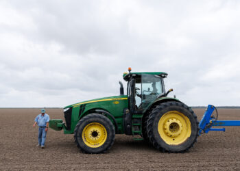 Trump courts farmers with $8 billion fuel aid during harvest